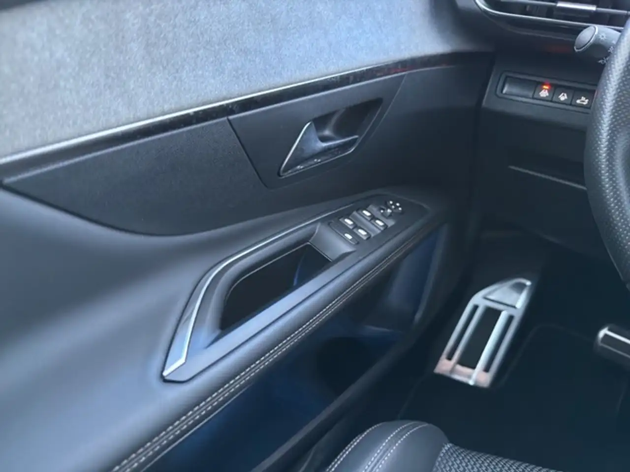 Peugeot 3008 Hybrid 136 GT NAVI FULL LED SHZ PDC KAMERA CARP... — معرض صور السيارة 14