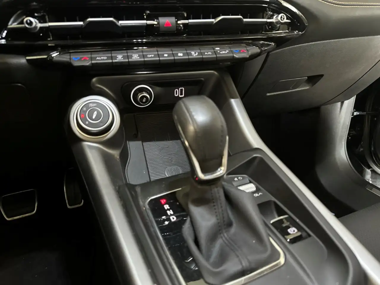 Alfa Romeo Tonale 1.5VGT Veloce PANO ACC Voll-LED Kam. 20'' — Vehicle gallery 13