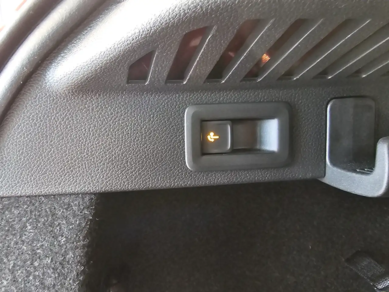 Skoda Kamiq Monte Carlo Pano-dach,AHK ankl.,Sitzhzg. — معرض صور السيارة 4