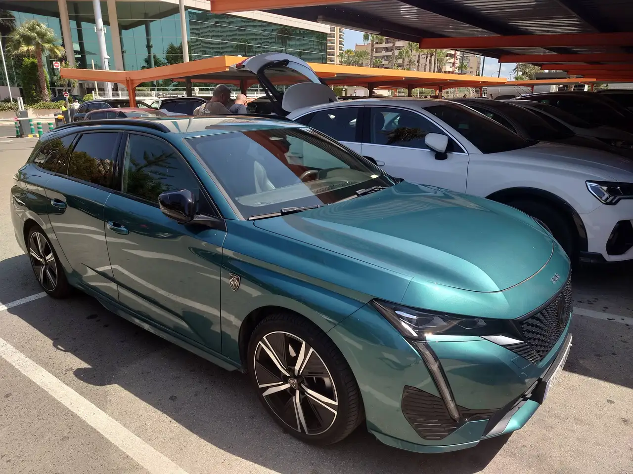 Peugeot 308 308 SW 1.6 Hybrid GT EAT8 180 GT — Galería del vehículo 3