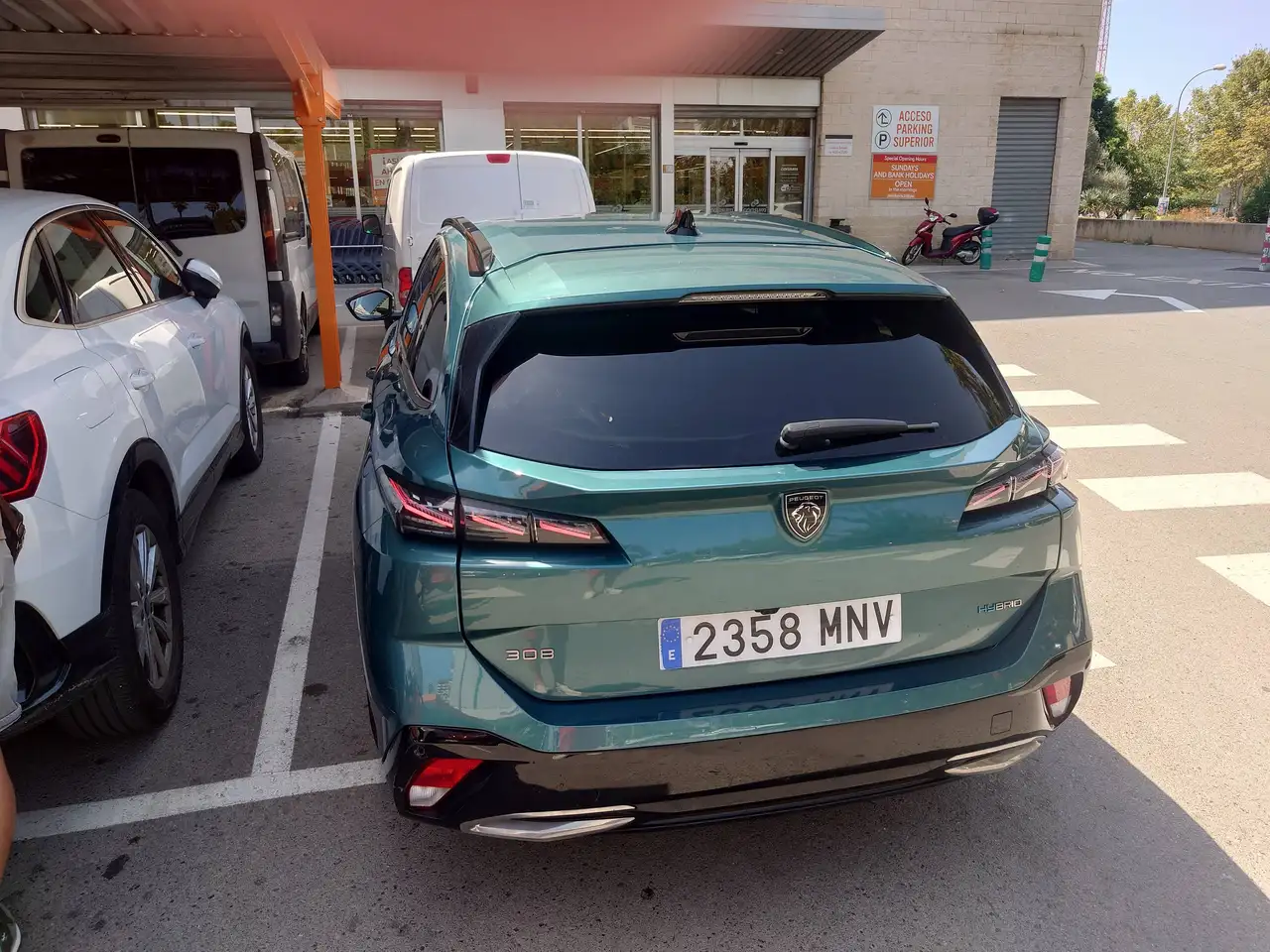Peugeot 308 308 SW 1.6 Hybrid GT EAT8 180 GT — Galería del vehículo 4