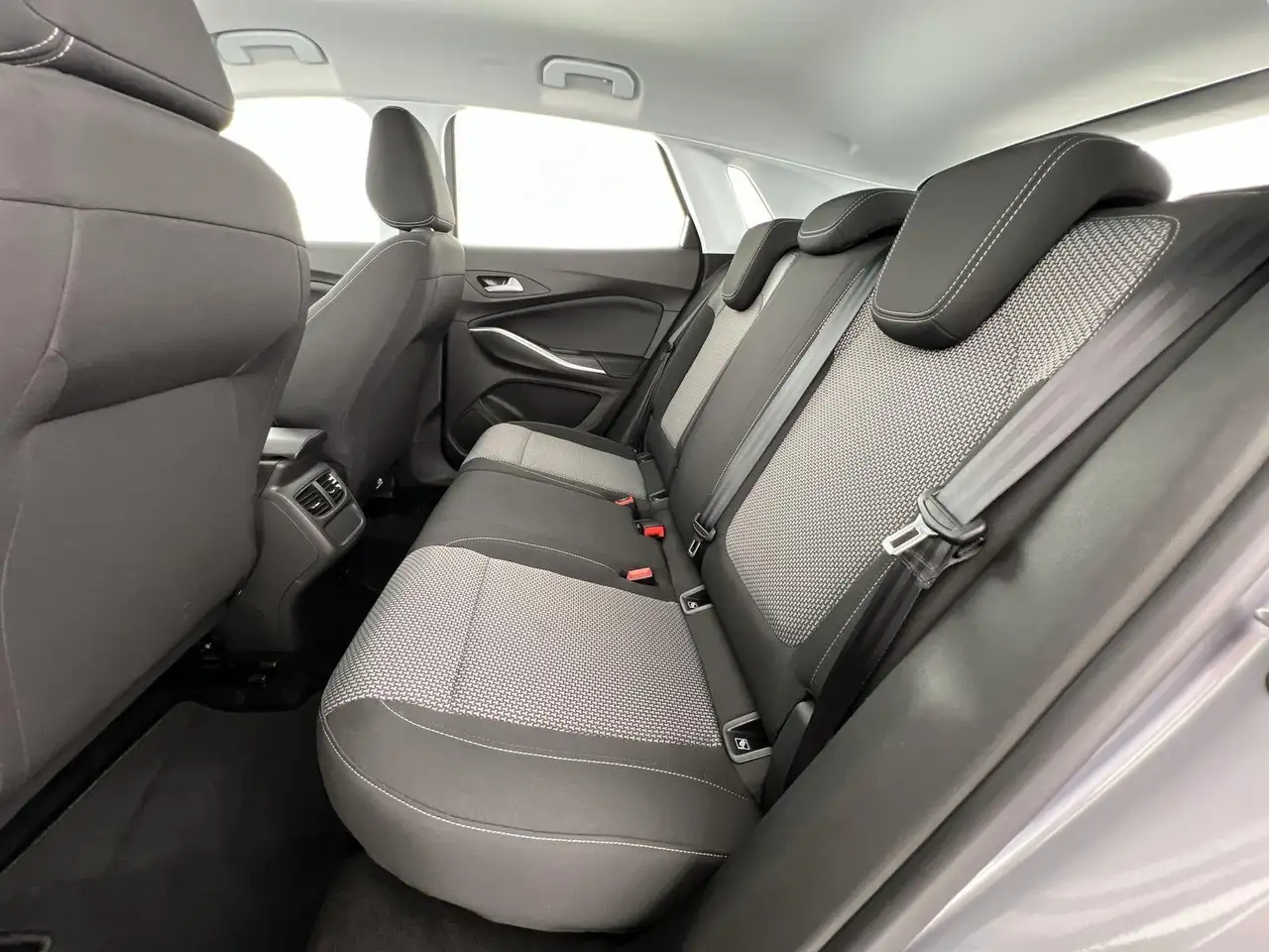 Opel Grandland Enjoy 1.2*PDC*Klima*Radio*uvm — Galería del vehículo 8