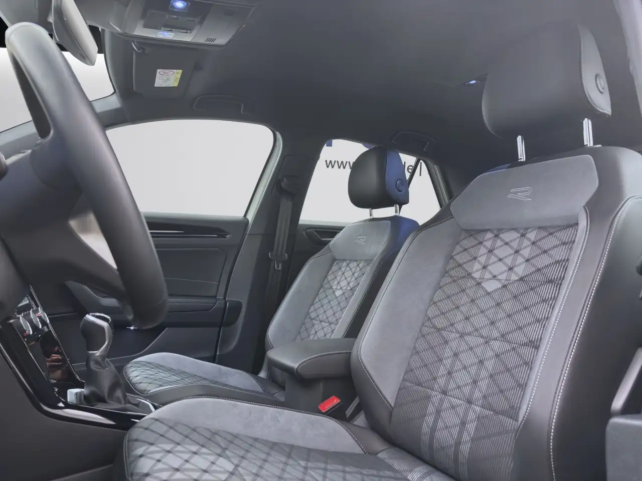 Volkswagen T-Roc 1.0 TSI R-LINE PDC LED+ SITZHZG ACC — Galería del vehículo 10
