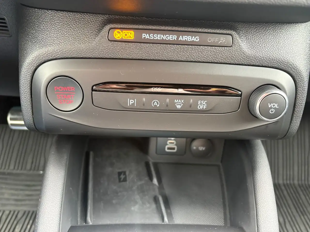 Ford Focus ST 2.3 EcoBoost X AHK, HUD, Kamera, 8-fach — معرض صور السيارة 14