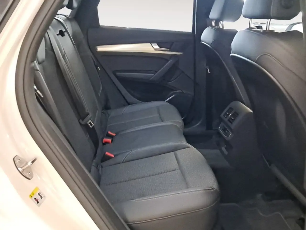 Audi Q5 TODOTERRENO 2.0 40 TDI S TRONIC QUATTRO BLACK LINE — معرض صور السيارة 8