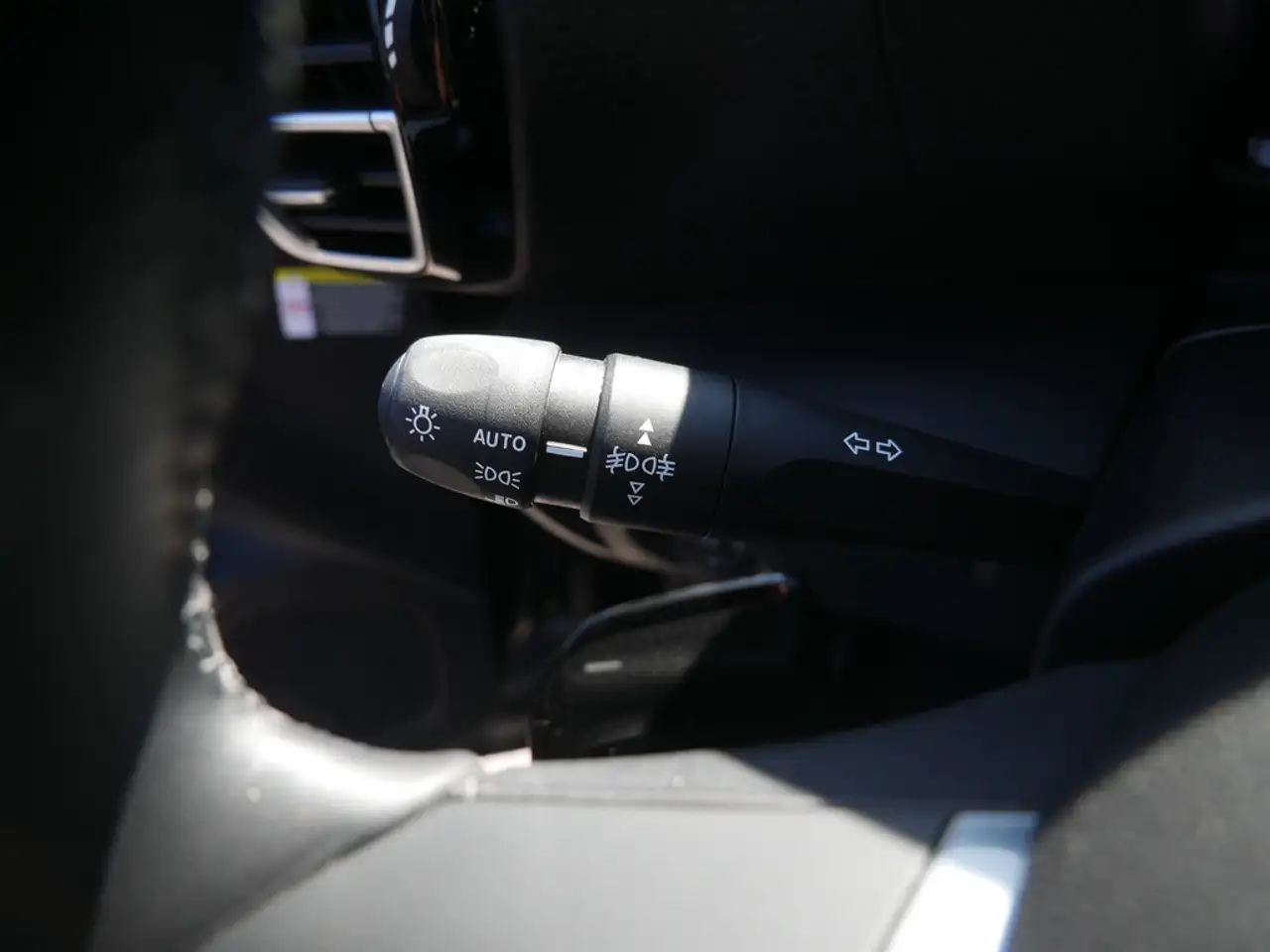 Citroen C4 PureTech 130 Max SHZ NAVI ACC HUD LED 360° — Galerie du véhicule 14