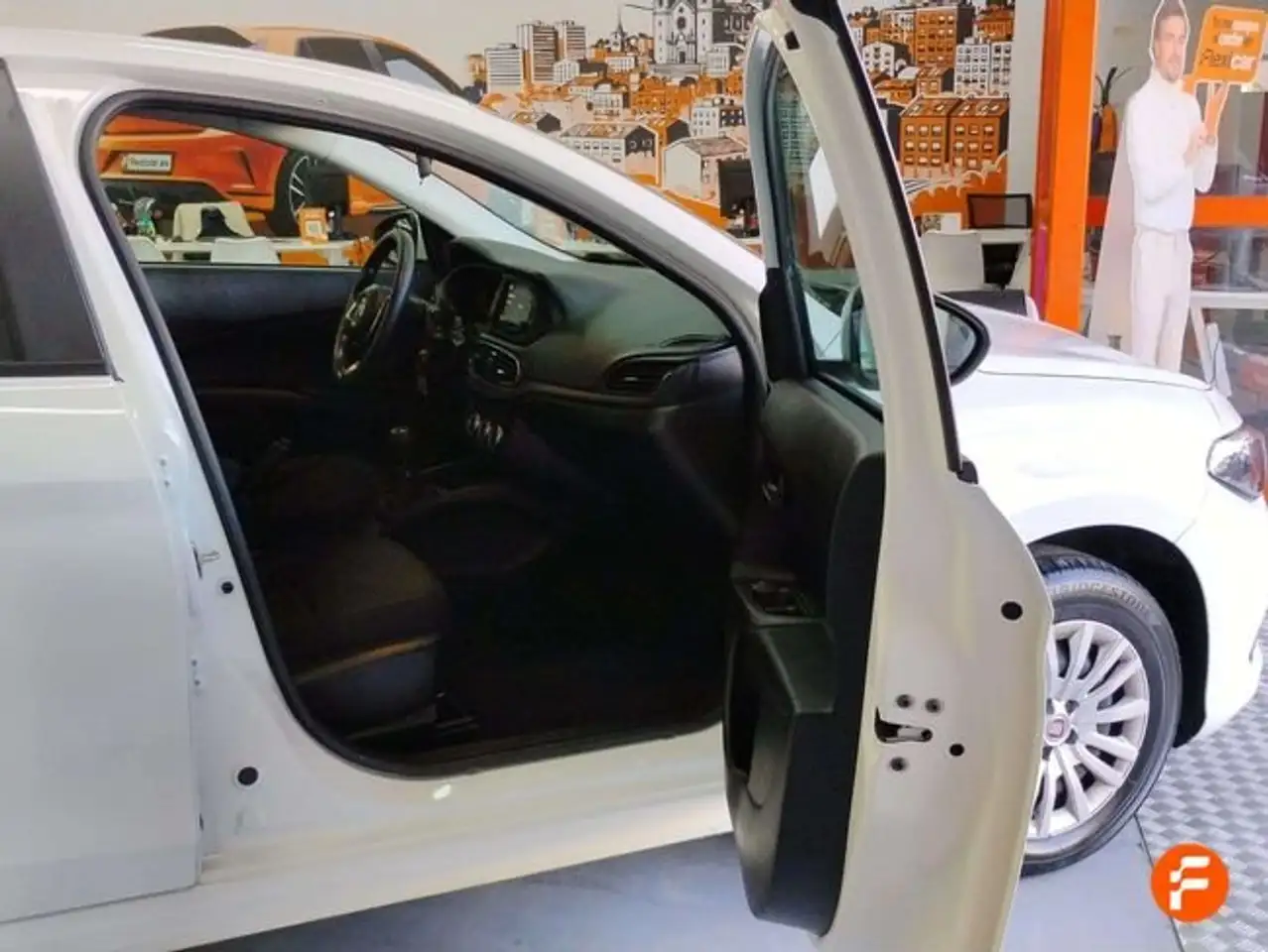 Fiat Tipo Sedán Diésel 1.6 96kW (130CV) manual 6v — Galería del vehículo 11