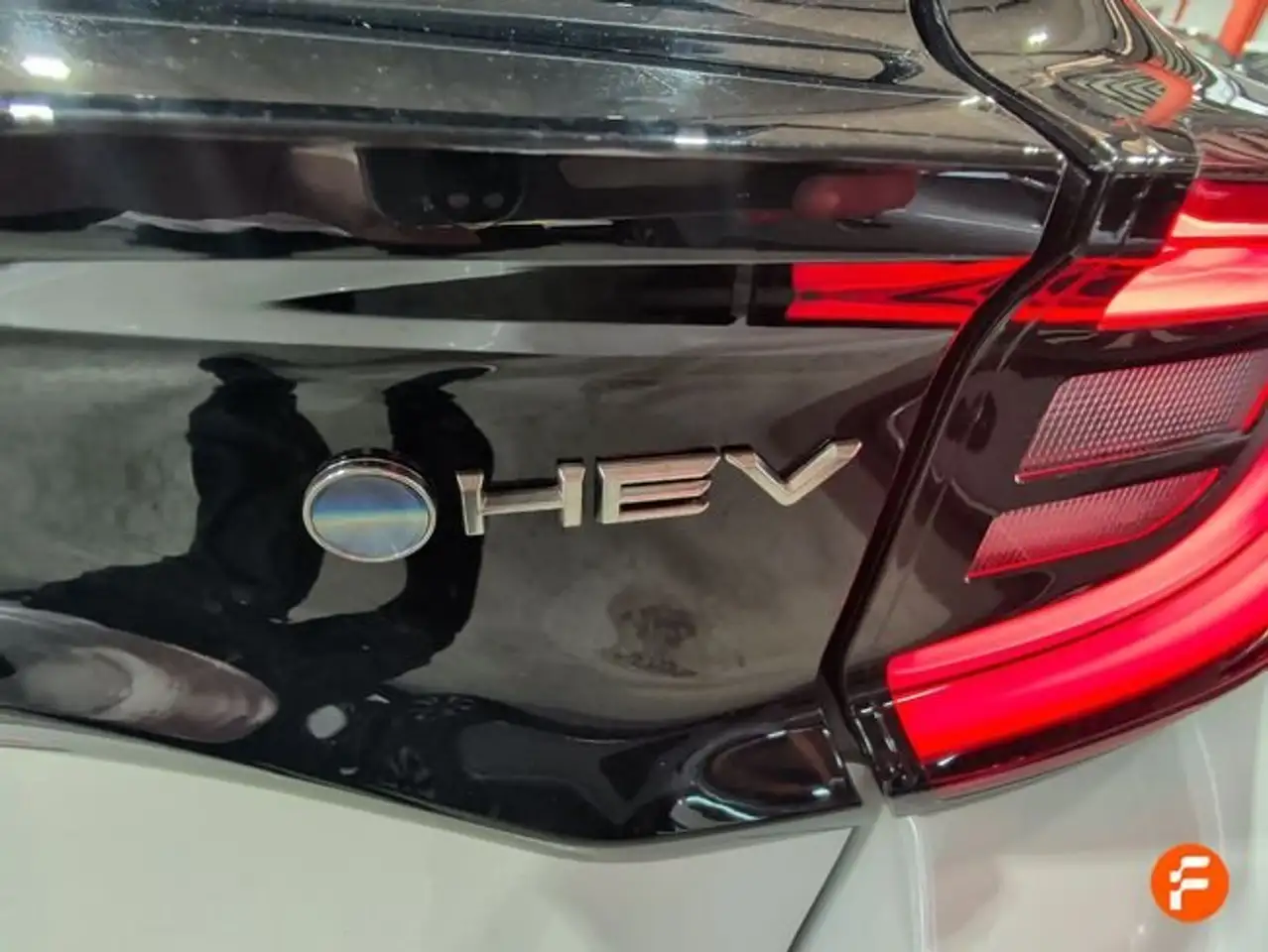 Toyota Yaris 120H 1.5 Active Plus — Galería del vehículo 11