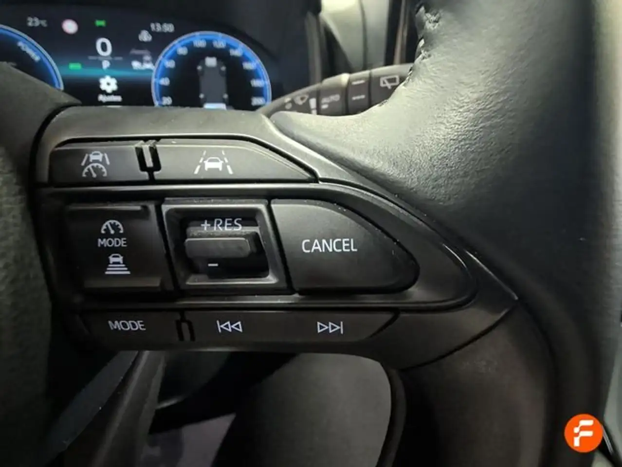 Toyota Yaris 120H 1.5 Active Plus — Galería del vehículo 16