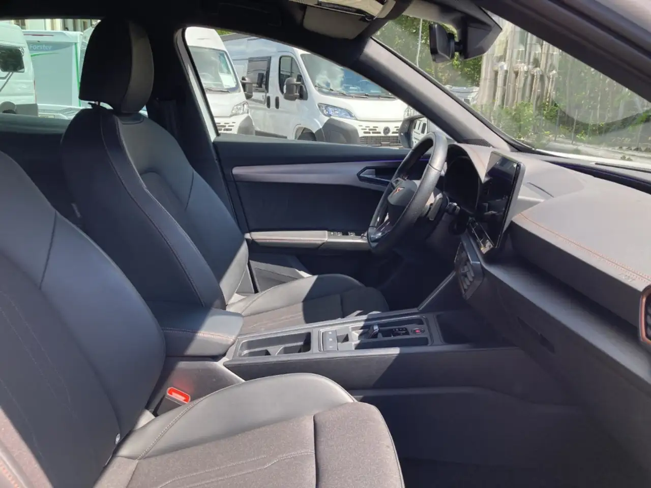 CUPRA Formentor 1.5 TSI DSG MATRIX+BEATS+AHK+KAMERA — Vehicle gallery 25