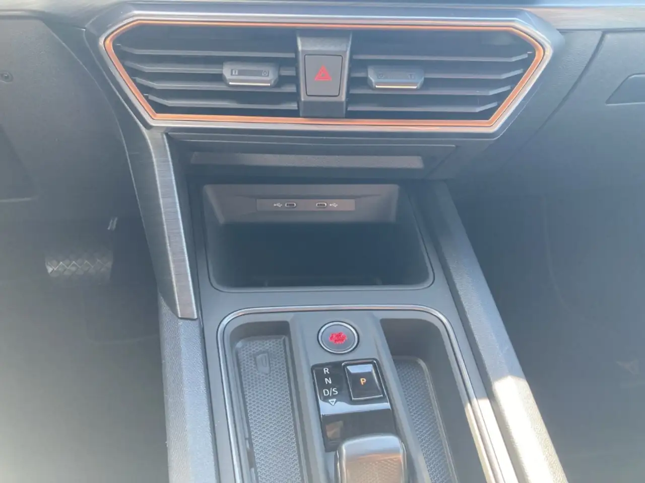 CUPRA Formentor 1.5 TSI DSG MATRIX+BEATS+AHK+KAMERA — Vehicle gallery 18