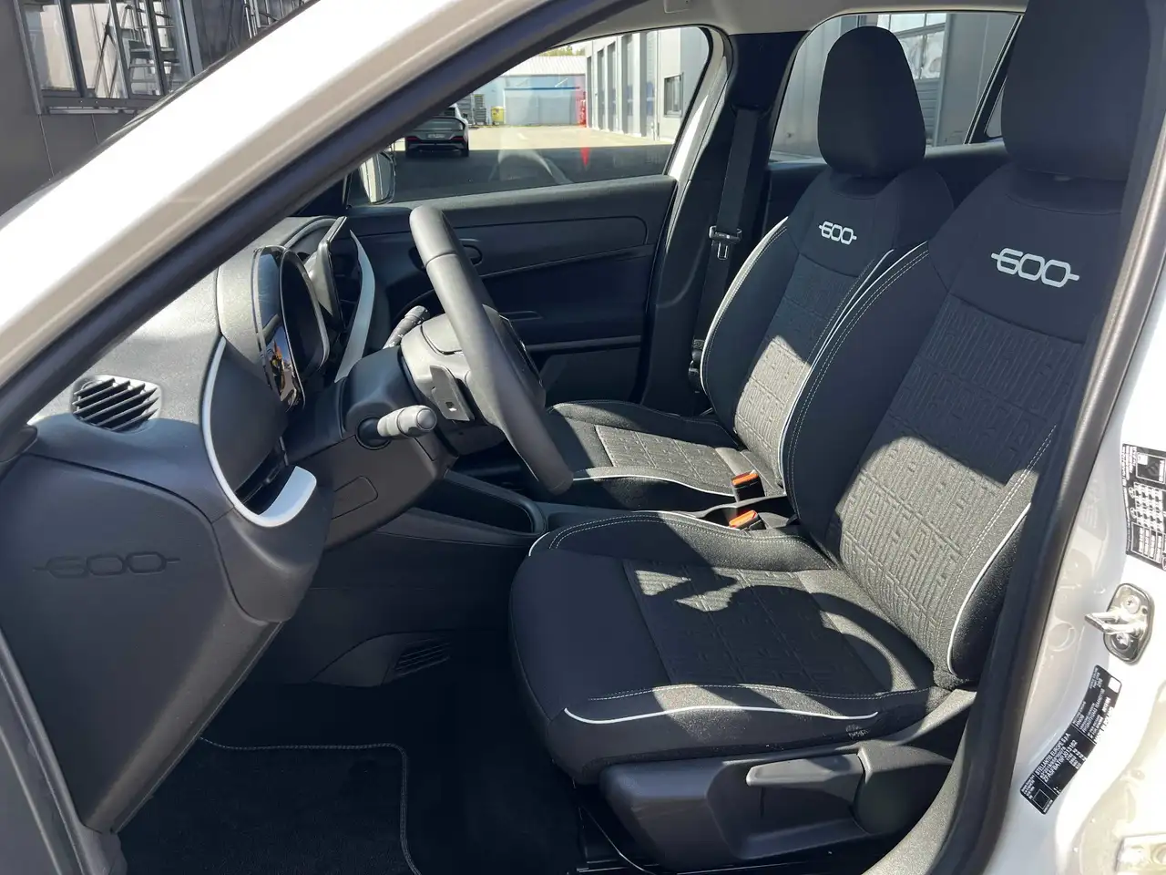 Fiat 600 Mild Hybrid 1.2 DCT — Galería del vehículo 7
