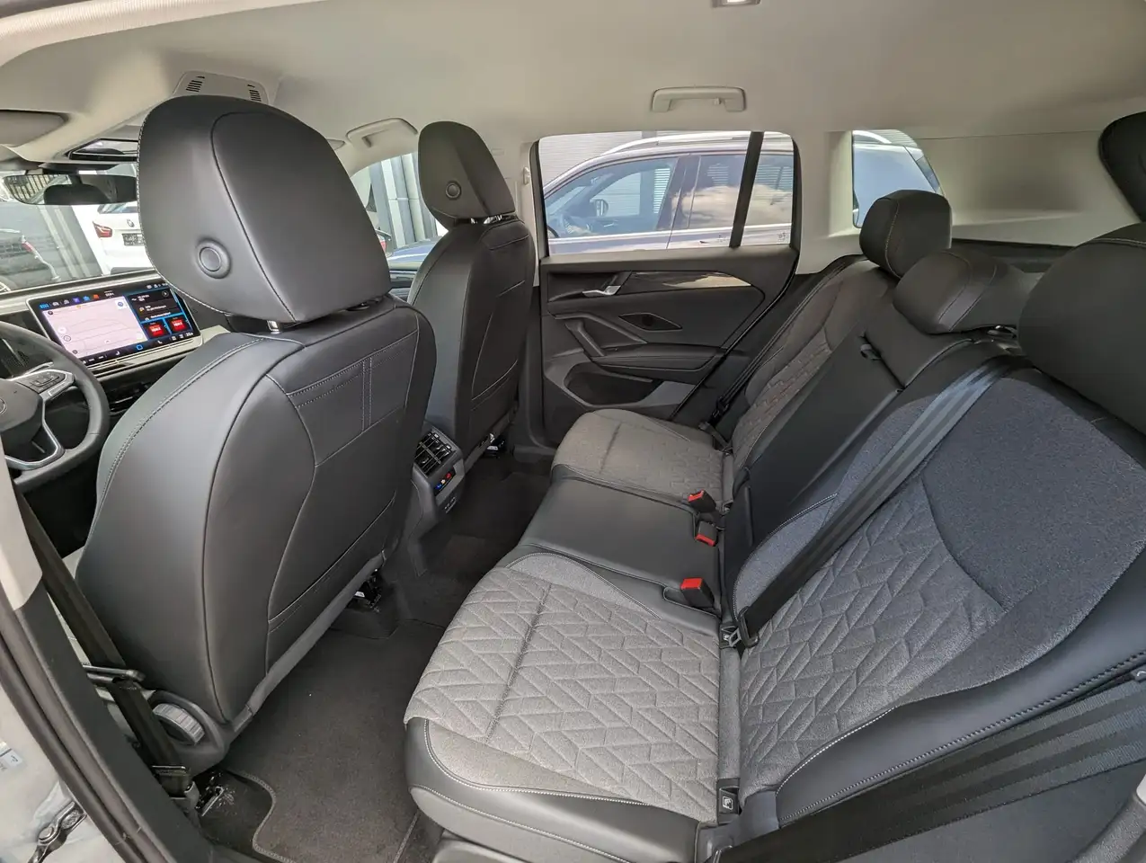 Volkswagen Tiguan 1.5 eTSI DSG Life Spec.Edition New Mod. LED Plus — Galería del vehículo 12