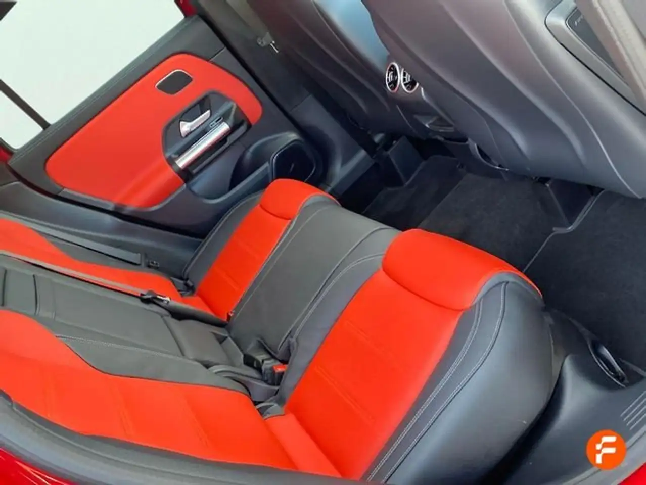 Mercedes-Benz GLA 35 AMG Mercedes-AMG 4MATIC — Galería del vehículo 24