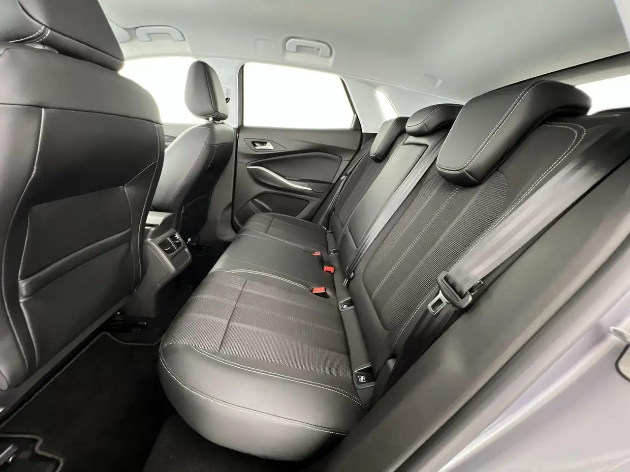 Opel Grandland Enjoy 1.2*NAVI*SHZ*PDC*uvm — Vehicle gallery 8