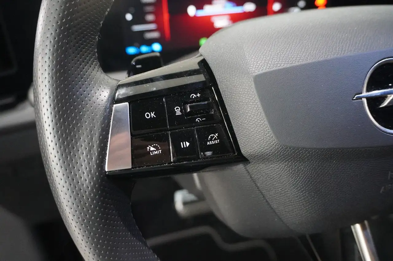 Opel Astra L Lim. 1.6 HYBRID GS SPORT NAVI/360°/SPORT — معرض صور السيارة 24