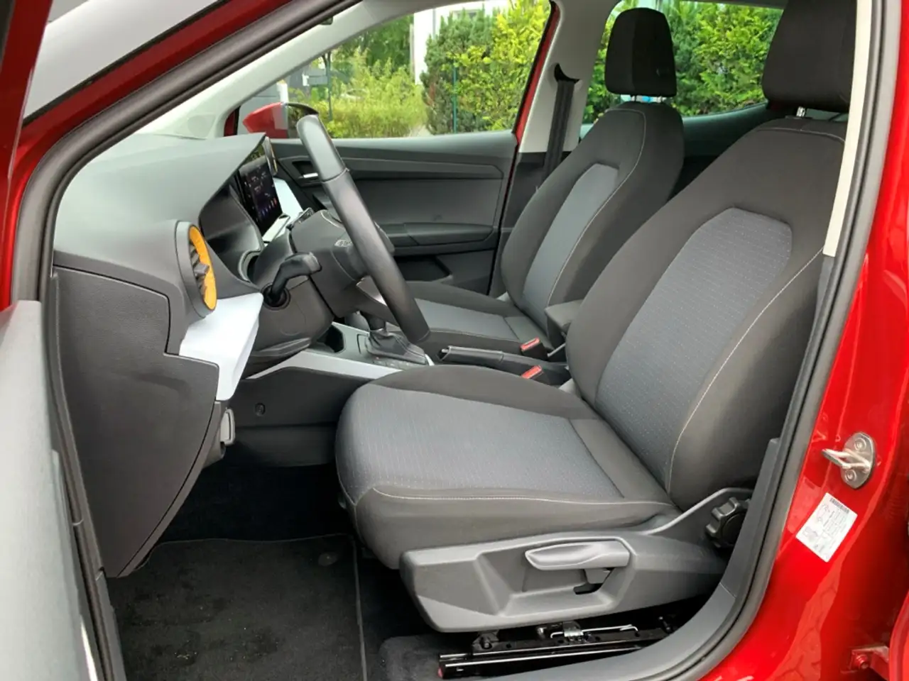 SEAT Arona Edition 1.0 TSI DSG Style AHK+SHZ+NAVI+LED — Vehicle gallery 9