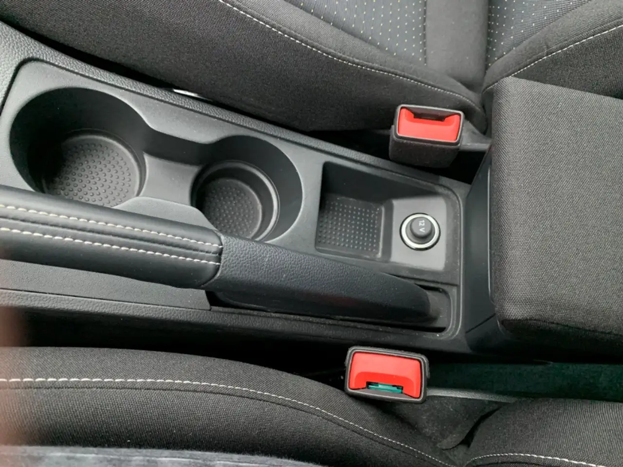 SEAT Arona Edition 1.0 TSI DSG Style AHK+SHZ+NAVI+LED — Vehicle gallery 38