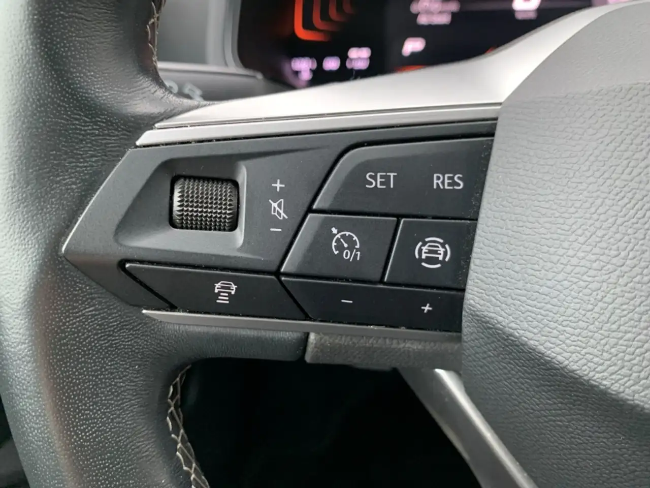 SEAT Arona Edition 1.0 TSI DSG Style AHK+SHZ+NAVI+LED — Vehicle gallery 36
