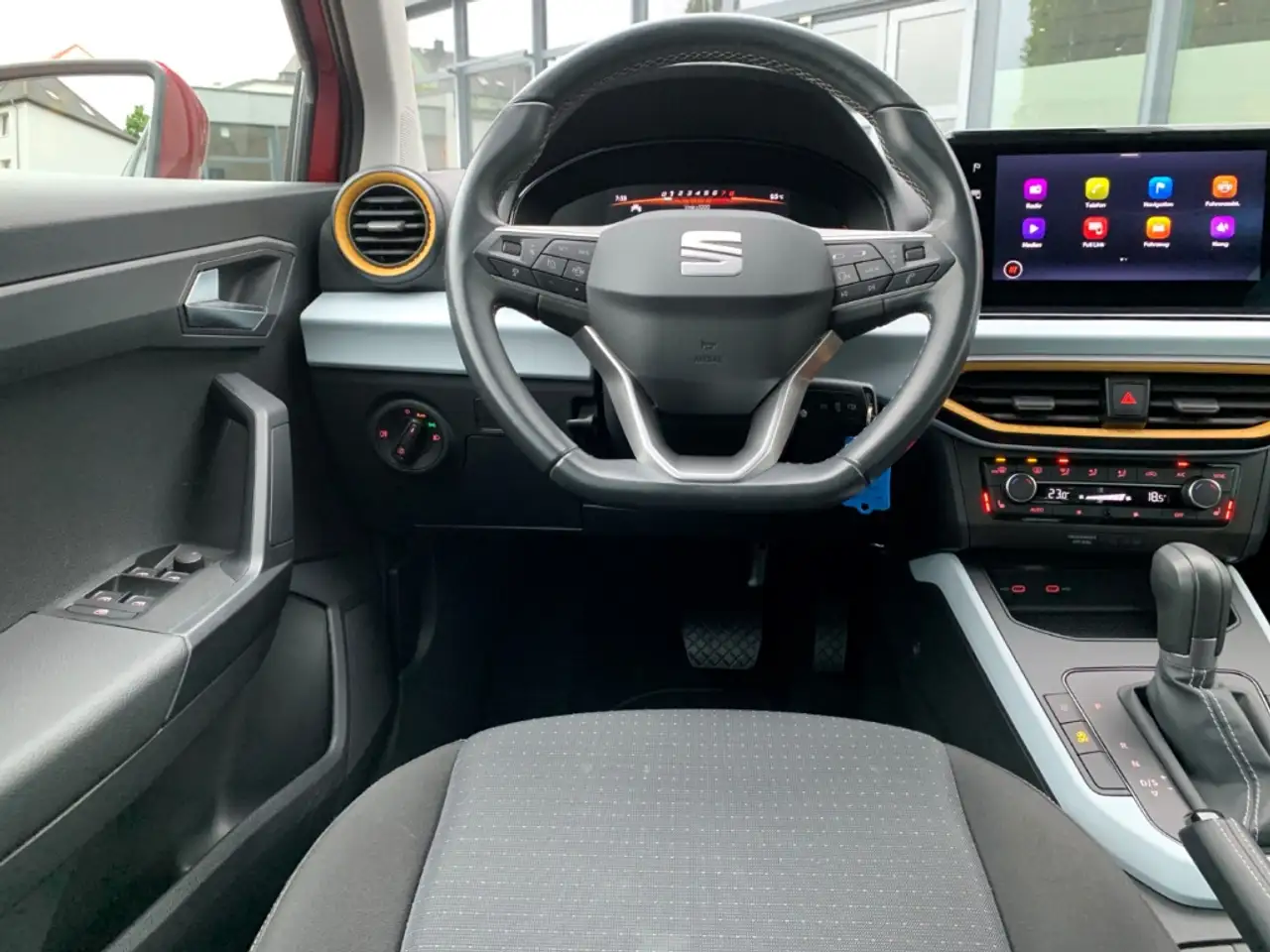 SEAT Arona Edition 1.0 TSI DSG Style AHK+SHZ+NAVI+LED — Vehicle gallery 15