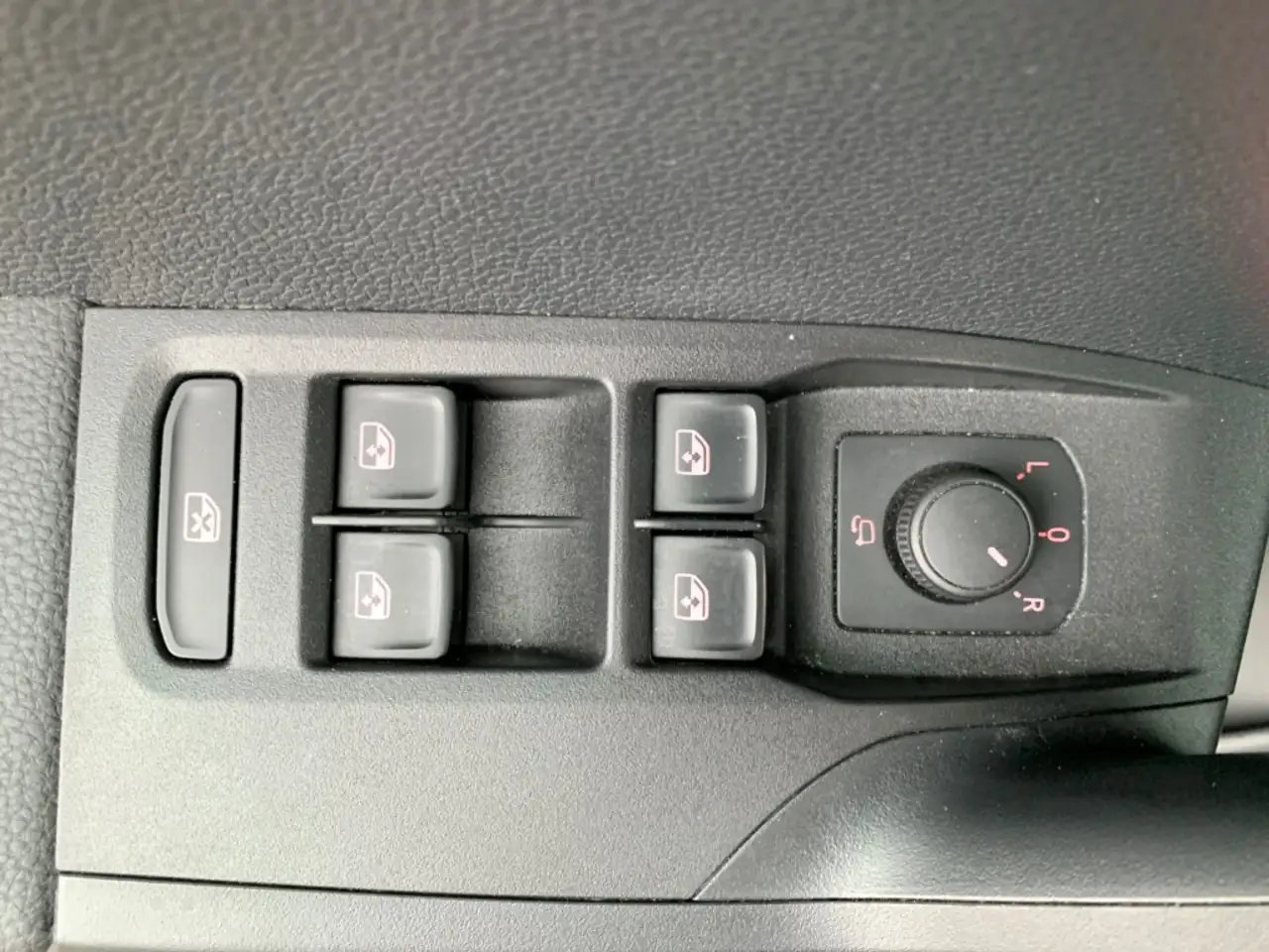 SEAT Arona Edition 1.0 TSI DSG Style AHK+SHZ+NAVI+LED — Vehicle gallery 35