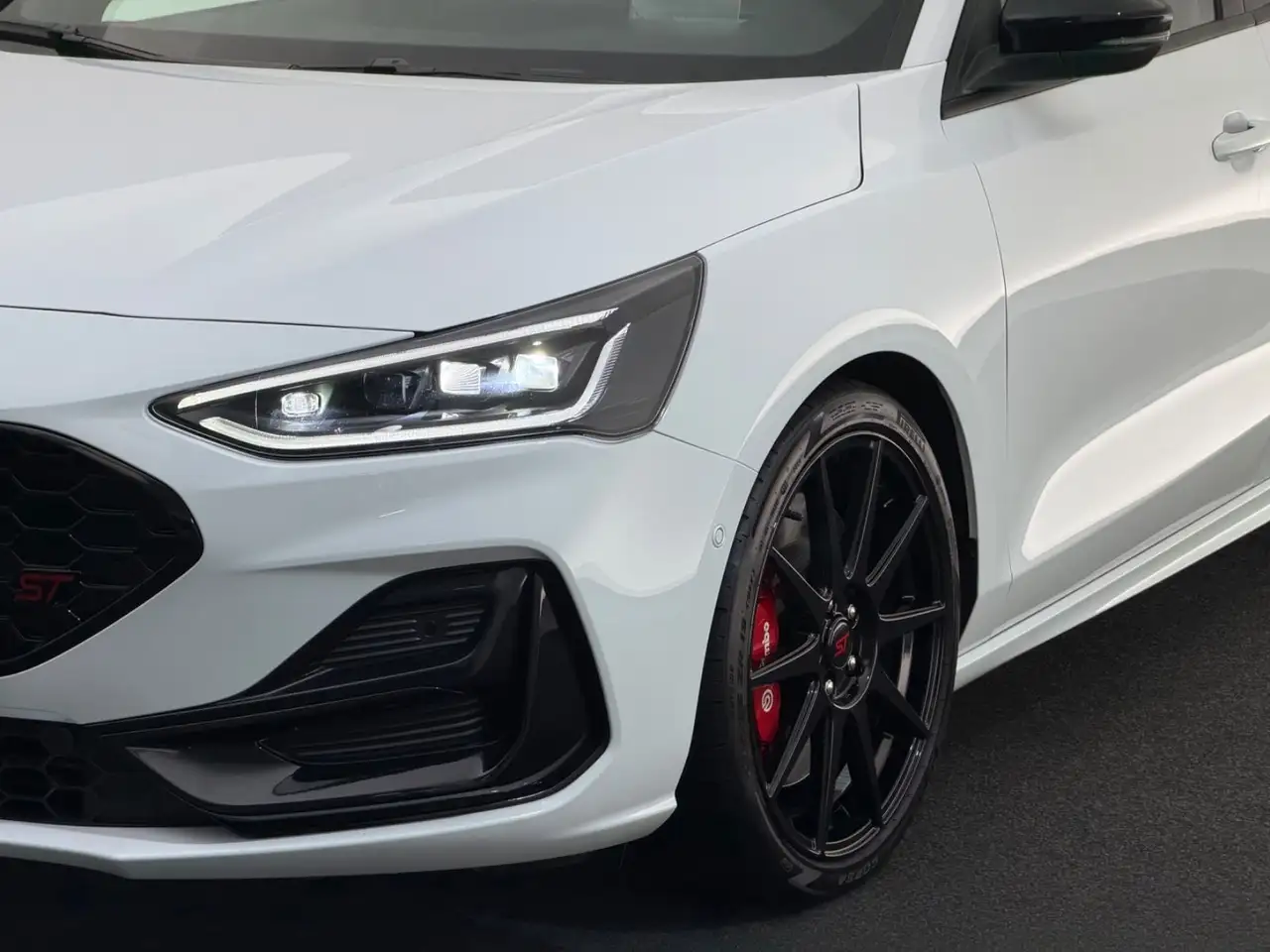 Ford Focus *ST X*LED-TRACK-B&O-ACC-R.KA-BREMBO-RECARO — Vehicle gallery 14