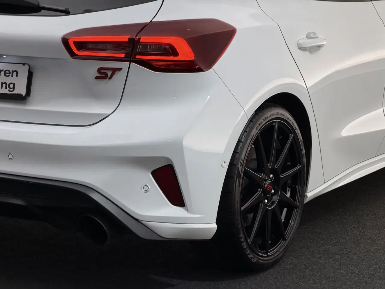 Ford Focus *ST X*LED-TRACK-B&O-ACC-R.KA-BREMBO-RECARO — Vehicle gallery 11