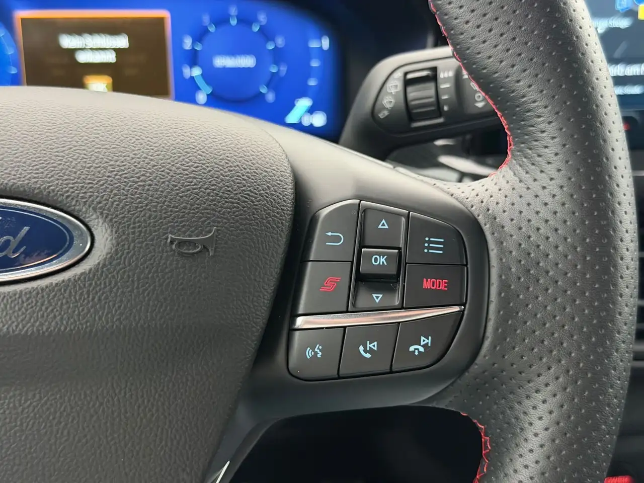 Ford Focus *ST X*LED-TRACK-B&O-ACC-R.KA-BREMBO-RECARO — Vehicle gallery 36