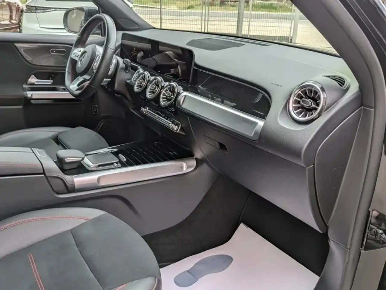 Mercedes-Benz GLB 200 Paquete Premium, AMG, 7Plazas — معرض صور السيارة 22