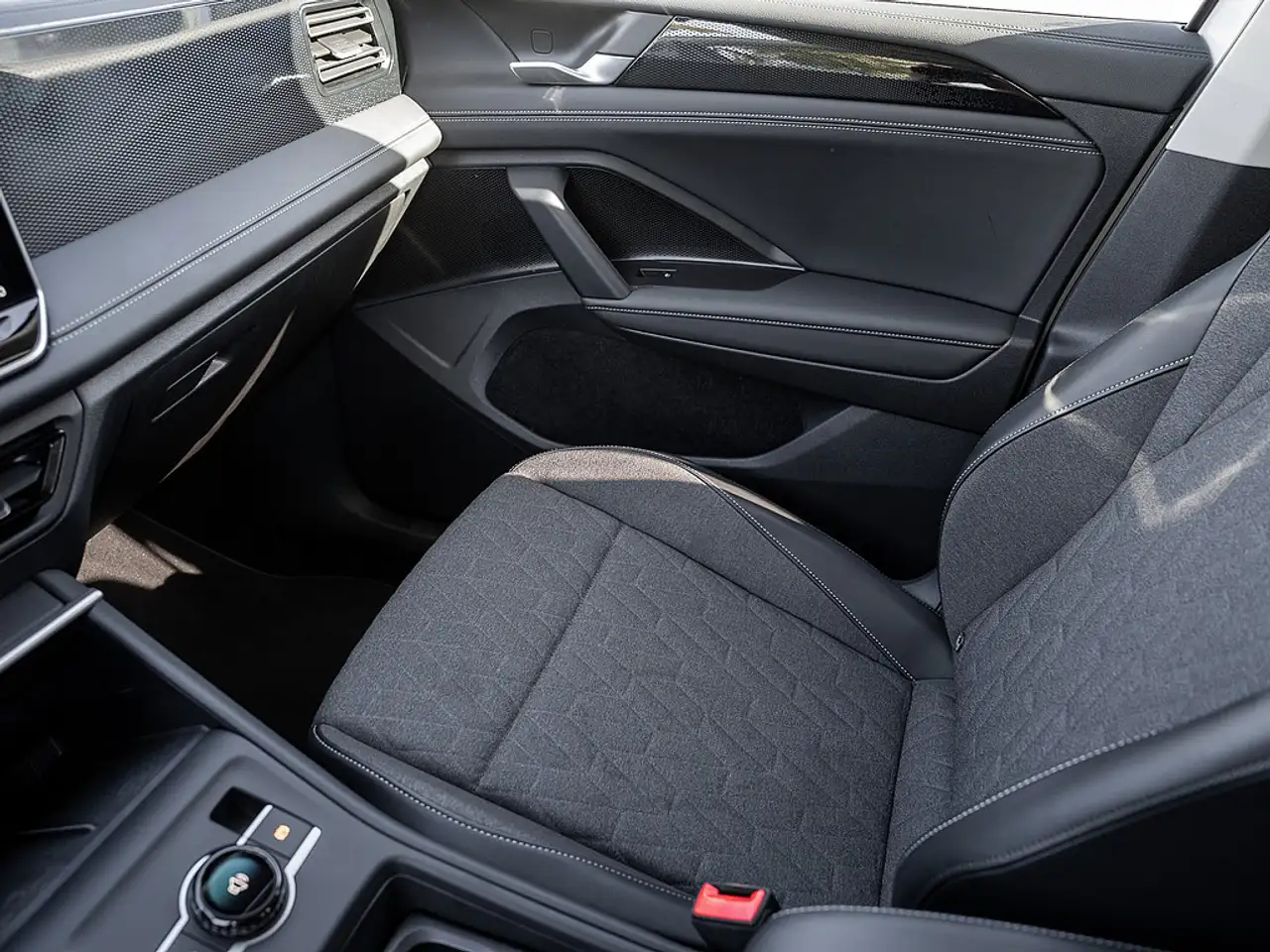 Volkswagen Tiguan 1.5 eTSI Life AHK KAM LED SHZ PDC NAVI — Vehicle gallery 11