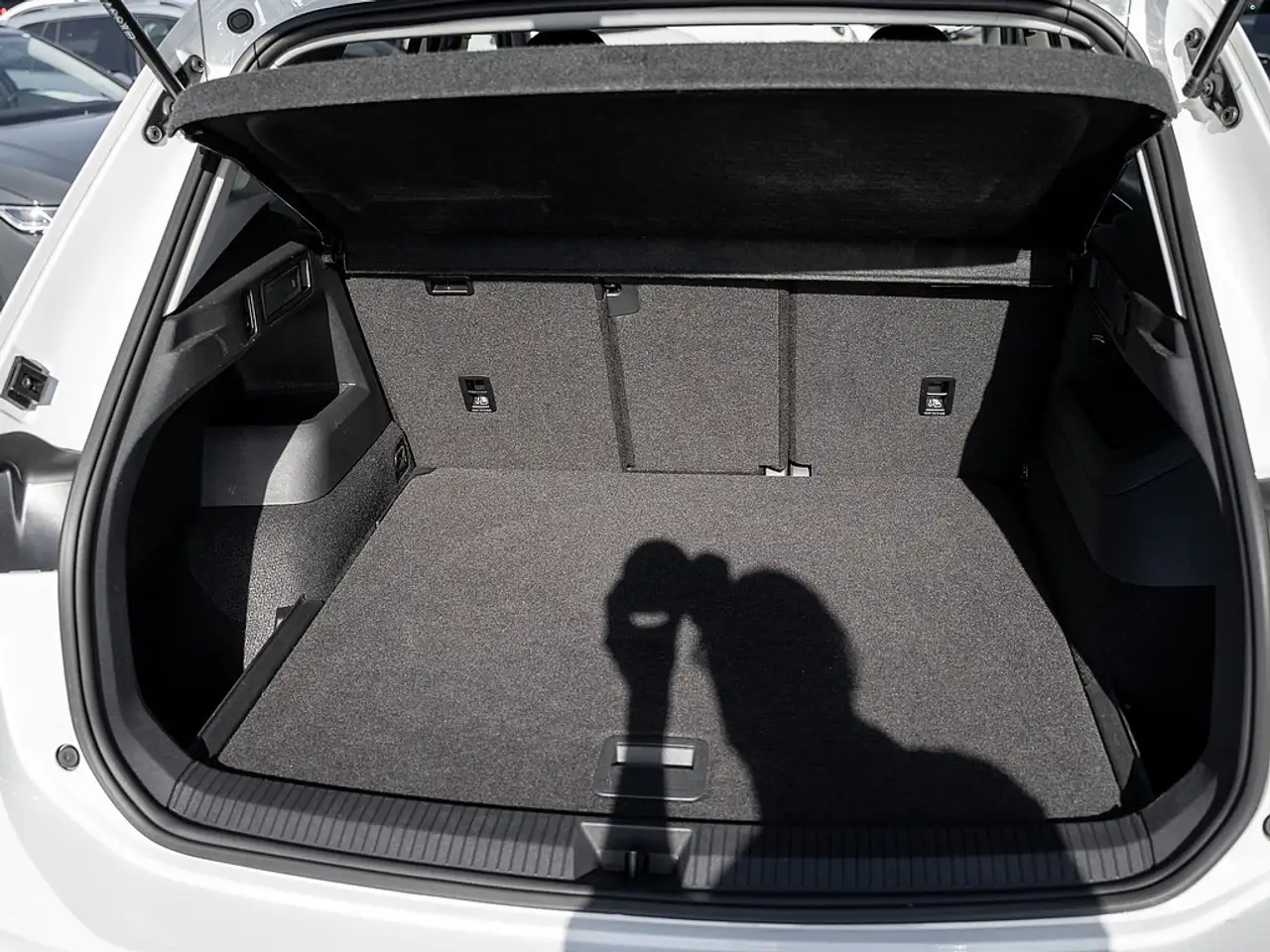 Volkswagen Tiguan 1.5 eTSI Life AHK KAM LED SHZ PDC NAVI — Vehicle gallery 16