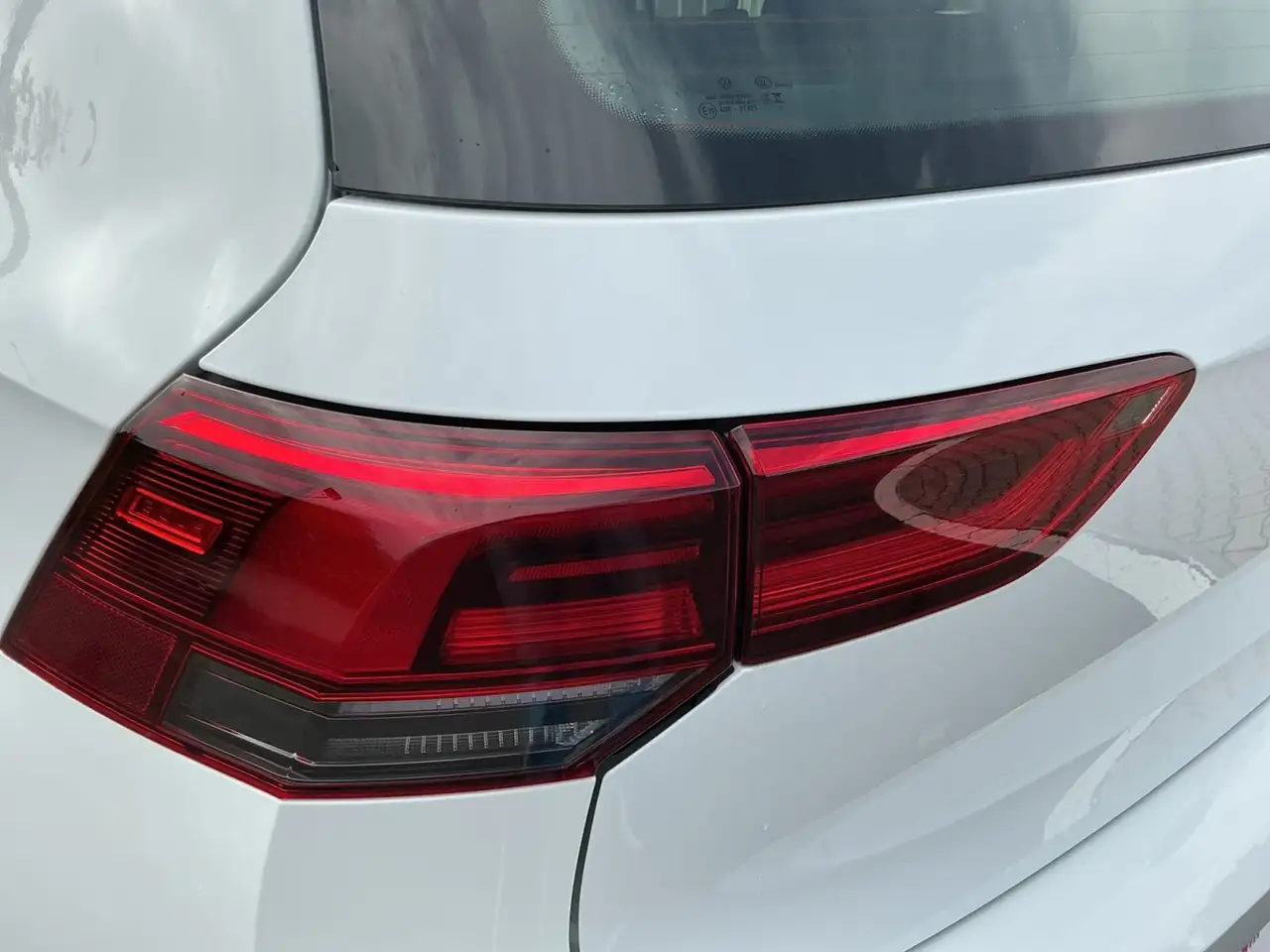 Volkswagen Golf GTI Golf VIII GTI DSG LEDplus+NAVI+AHK+ACC+SHZ+DAB — معرض صور السيارة 17