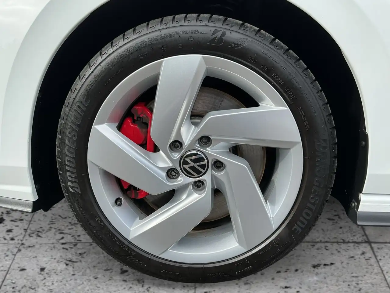 Volkswagen Golf GTI Golf VIII GTI DSG LEDplus+NAVI+AHK+ACC+SHZ+DAB — معرض صور السيارة 8