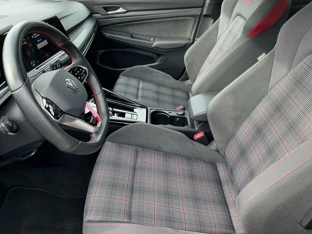 Volkswagen Golf GTI Golf VIII GTI DSG LEDplus+NAVI+AHK+ACC+SHZ+DAB — معرض صور السيارة 12