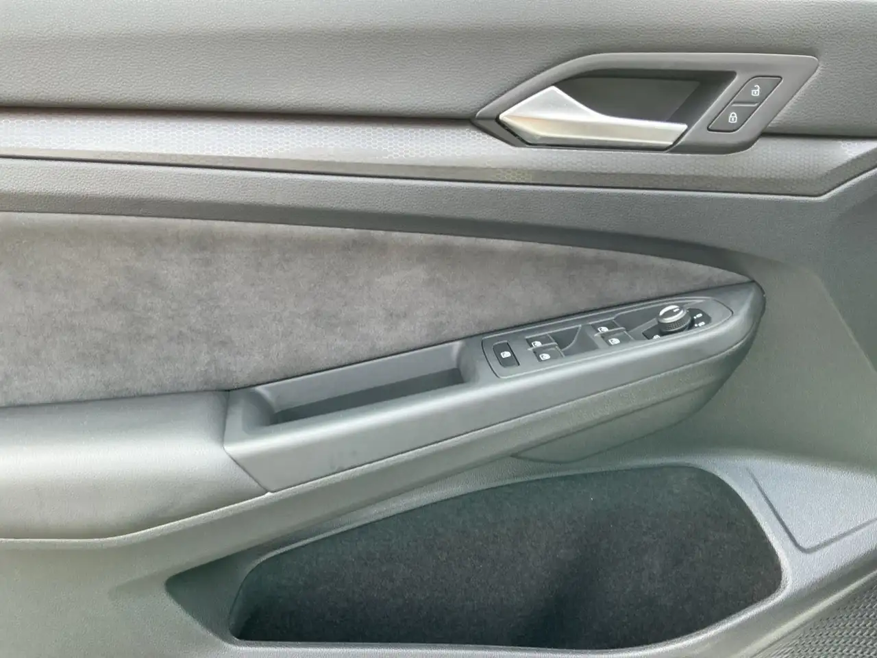 Volkswagen Golf GTI Golf VIII GTI DSG LEDplus+NAVI+AHK+ACC+SHZ+DAB — معرض صور السيارة 15