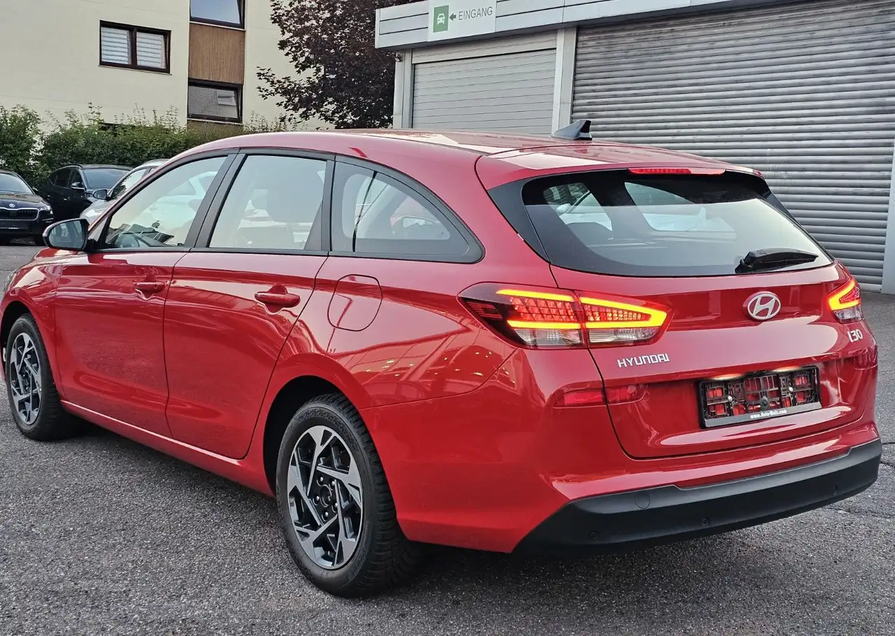 Hyundai i30 1.0 T-GDI Family — Vehicle gallery 2