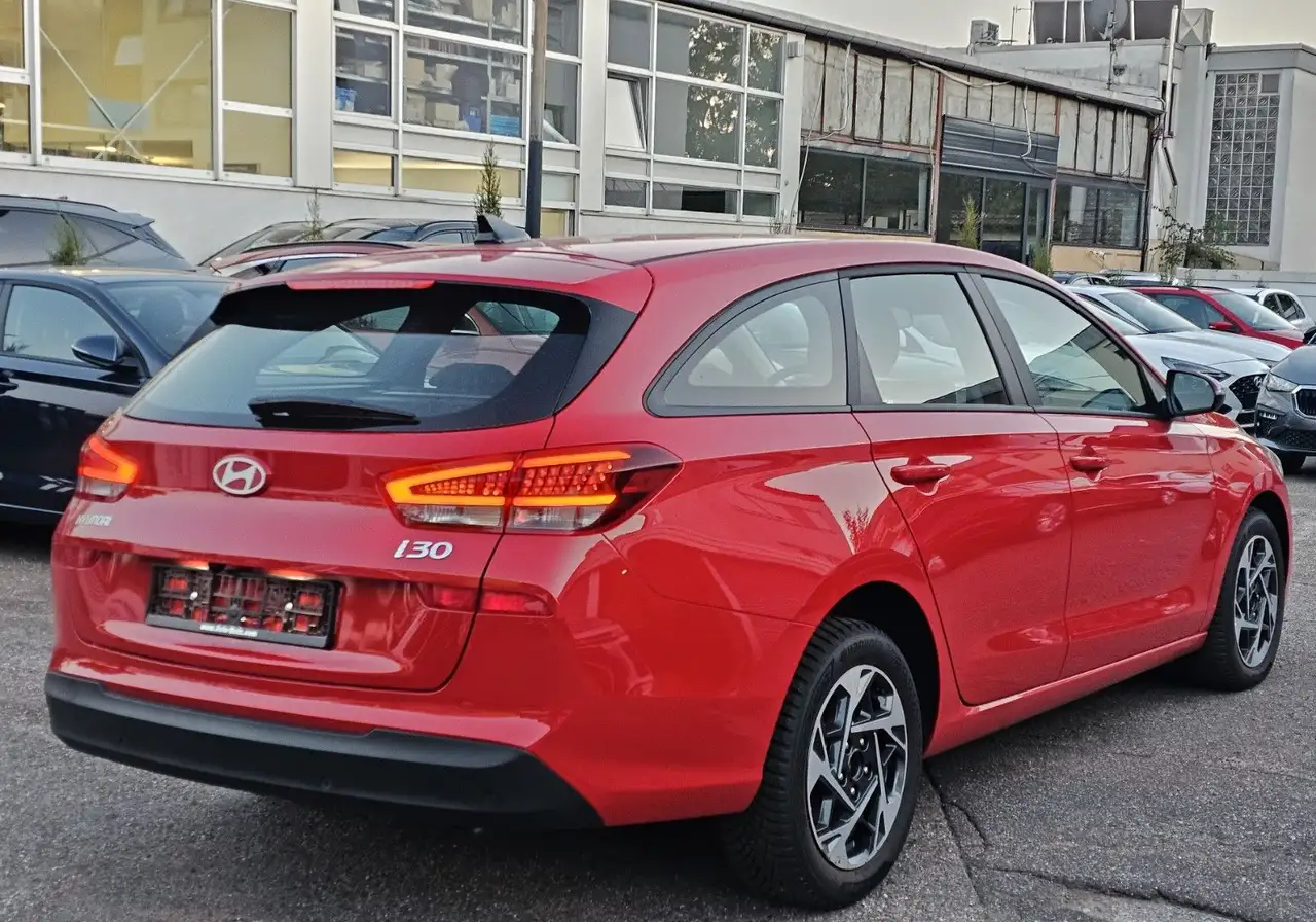 Hyundai i30 1.0 T-GDI Family — Vehicle gallery 3