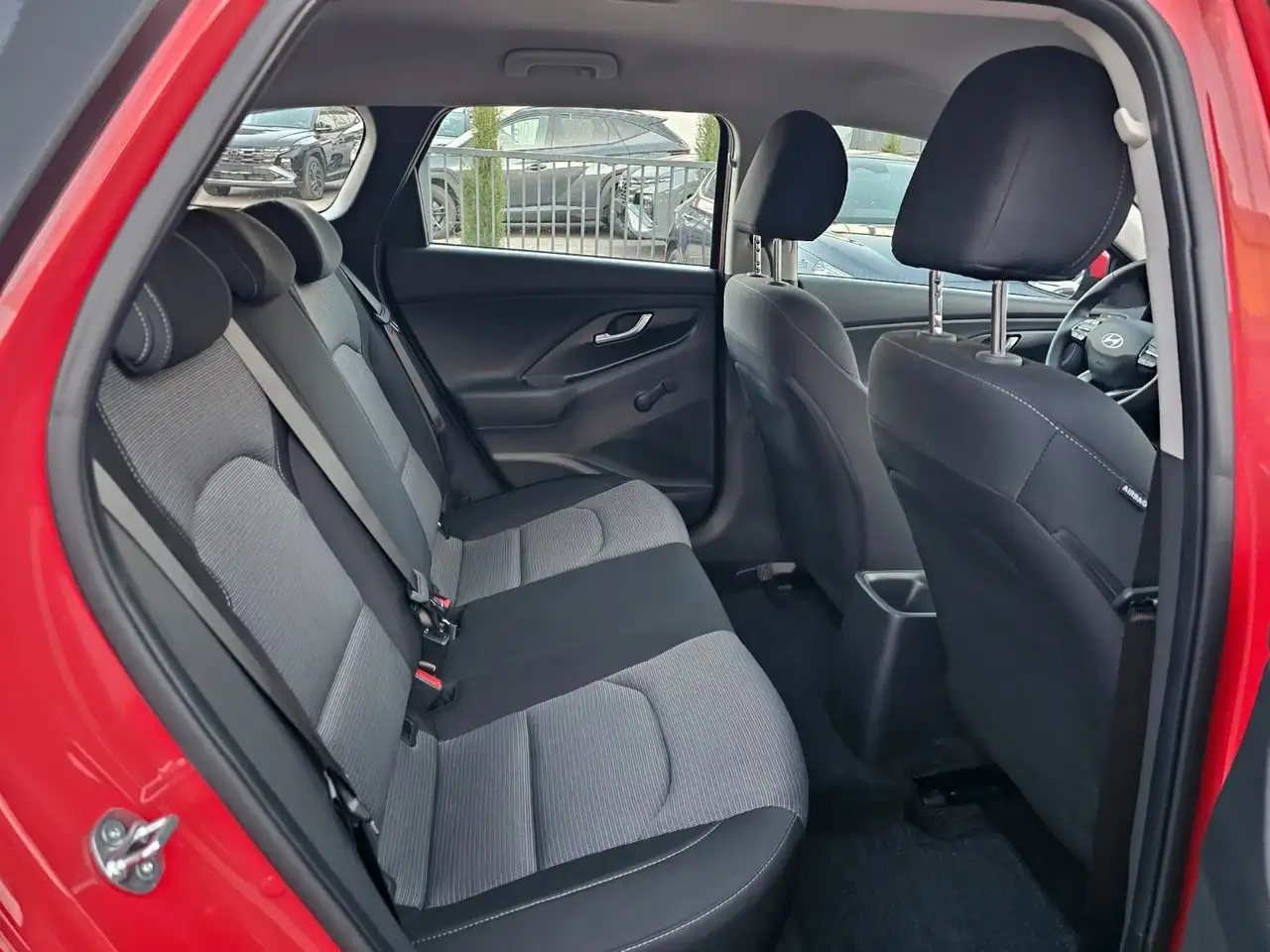 Hyundai i30 1.0 T-GDI Family — Vehicle gallery 8
