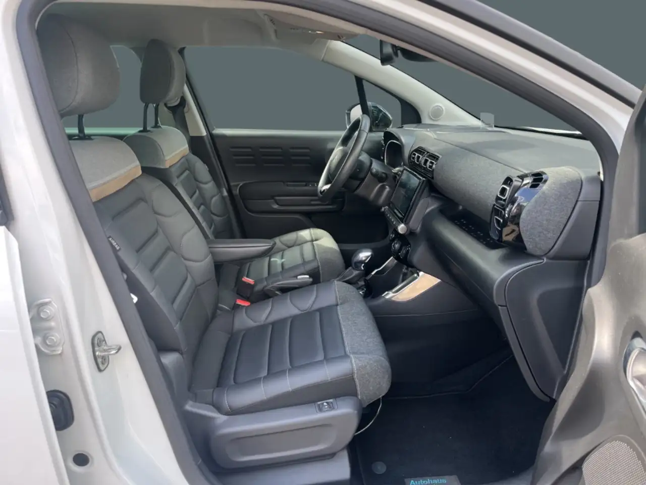 Citroen C3 Aircross HUD Navi LED Dyn. Kurvenlicht Apple CarPlay Androi — Galería del vehículo 15
