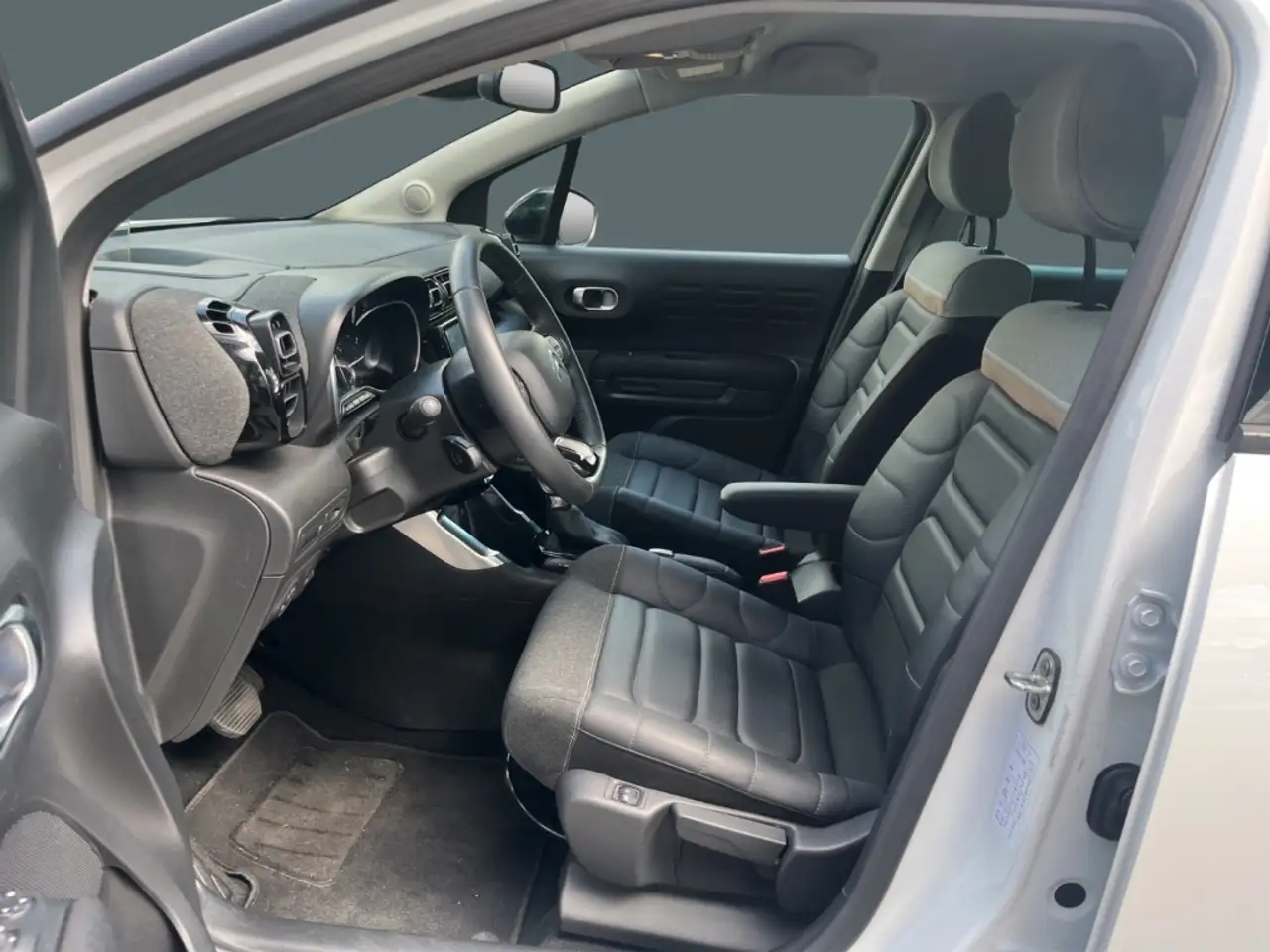Citroen C3 Aircross HUD Navi LED Dyn. Kurvenlicht Apple CarPlay Androi — Galería del vehículo 9