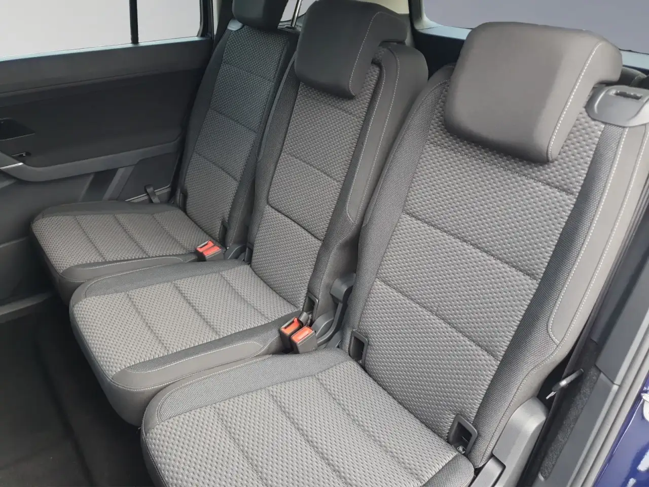 Volkswagen Touran Comfortline 1.5 TSI DSG Navi ACC Kamera Klima — Galería del vehículo 12