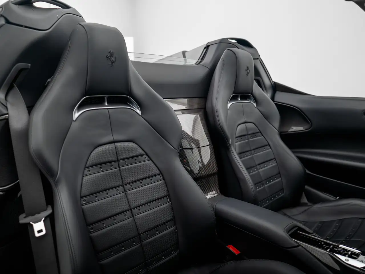 Ferrari SF90 Spider NERO OPACO - FERRARI HAMBURG — Vehicle gallery 24