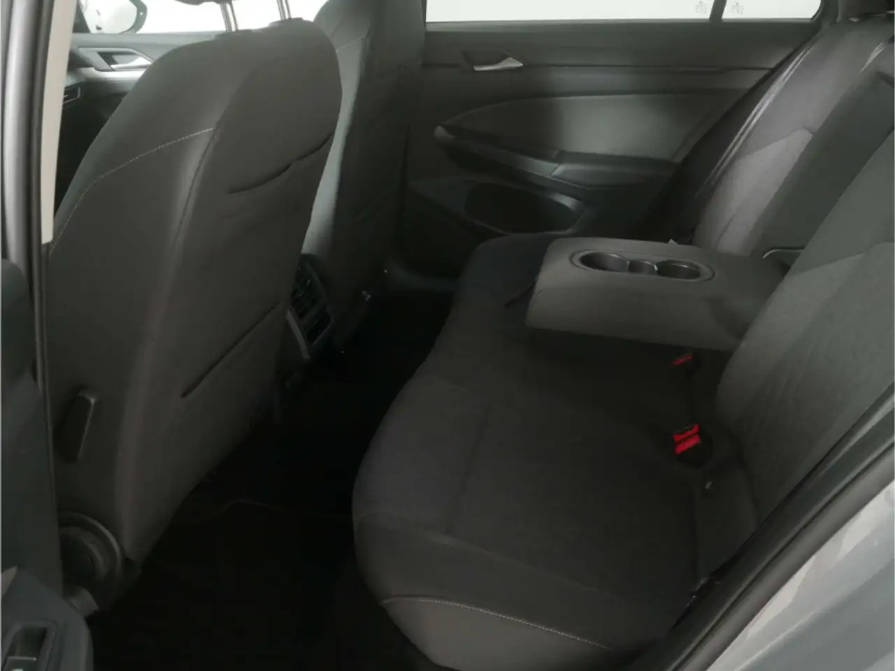 Volkswagen Golf Variant 1.5 eTSI DSG App-Connect/SH/Climatr. — Vehicle gallery 15