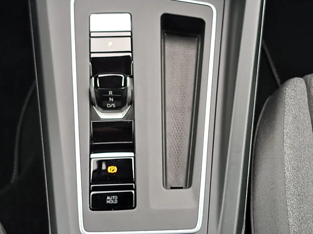 Volkswagen Golf VIII Move 1.0 eTSI DSG 3,99% APP GJ-REIF PDC LED — معرض صور السيارة 16
