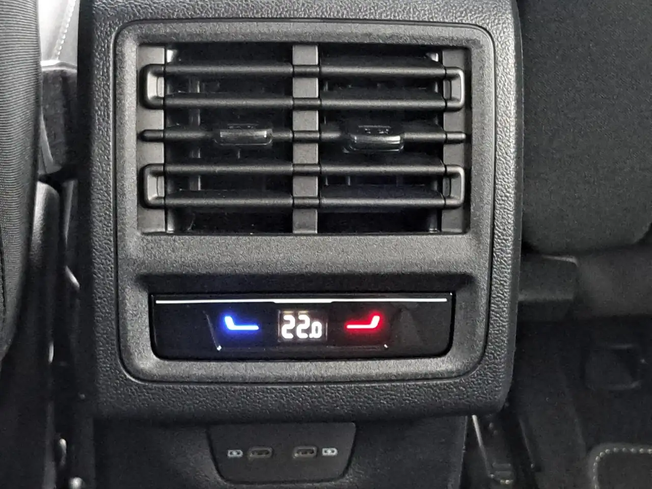 Volkswagen Golf VIII Move 1.0 eTSI DSG 3,99% APP GJ-REIF PDC LED — معرض صور السيارة 26