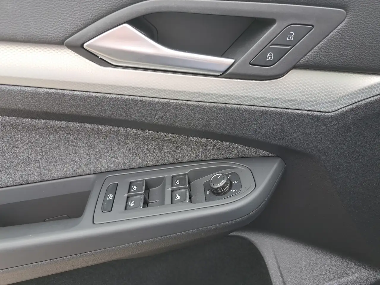 Volkswagen Golf VIII Move 1.0 eTSI DSG 3,99% APP GJ-REIF PDC LED — معرض صور السيارة 18
