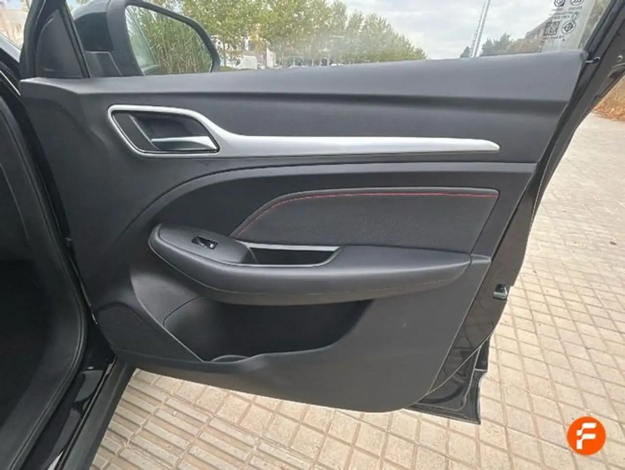 MG ZS 1.0T Luxury Auto — Galería del vehículo 24