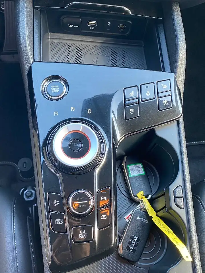 Kia Sportage 1.6T PHEV SPI LED DR — Vehicle gallery 8