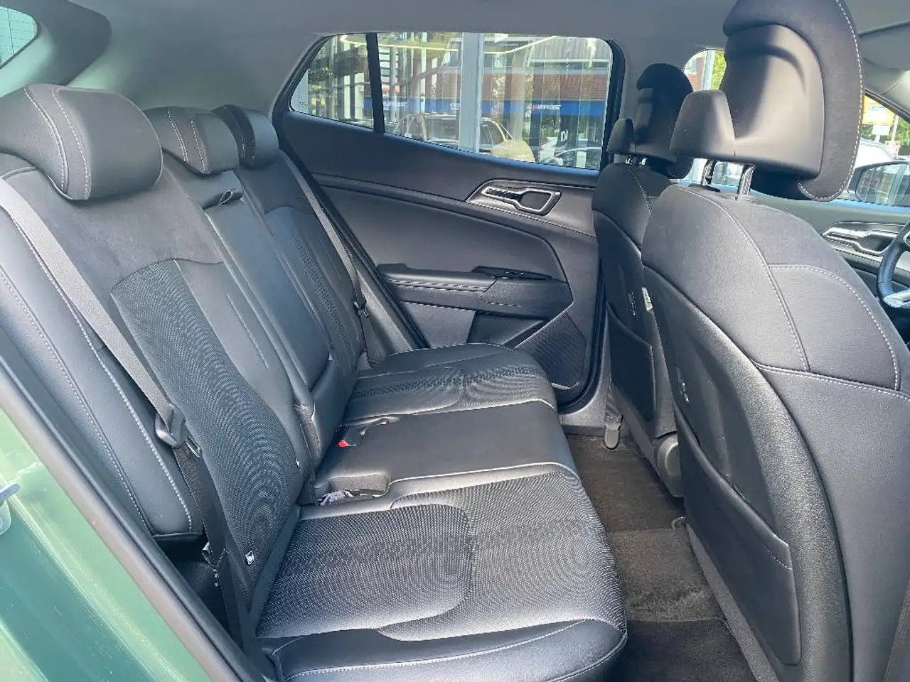 Kia Sportage 1.6T PHEV SPI LED DR — Vehicle gallery 5