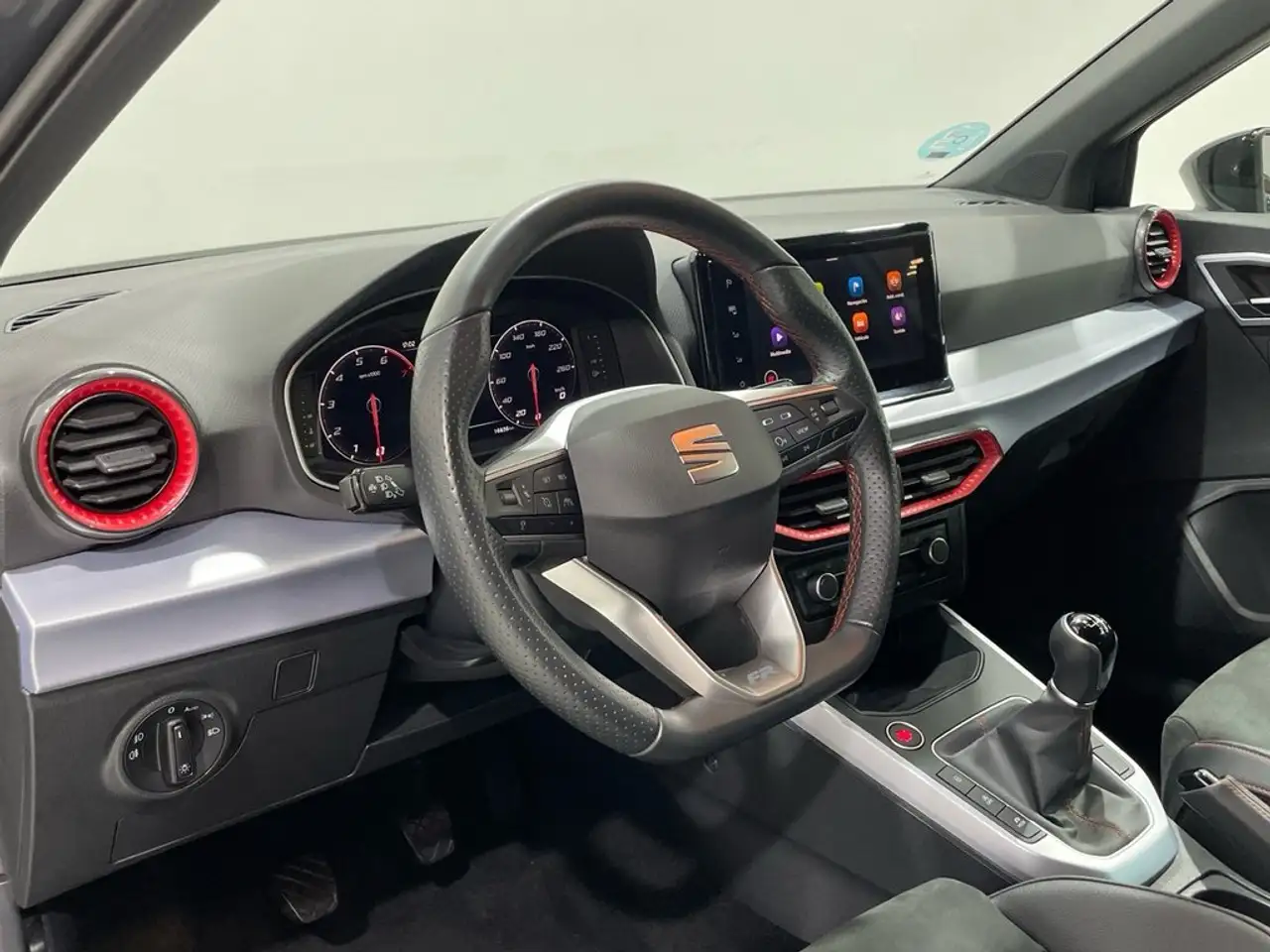 SEAT Arona 1.0 TSI S&S FR XM 115 — معرض صور السيارة 16
